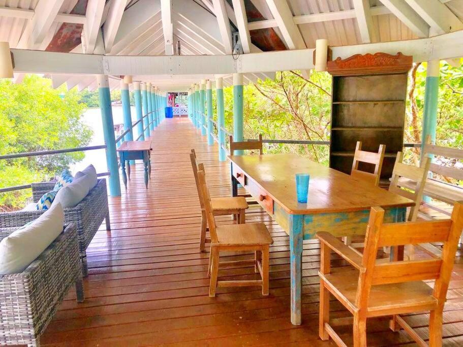 The Dock Resort Over Water Retreat West End Eksteriør bilde