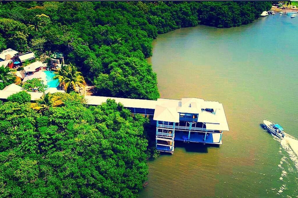 The Dock Resort Over Water Retreat West End Eksteriør bilde