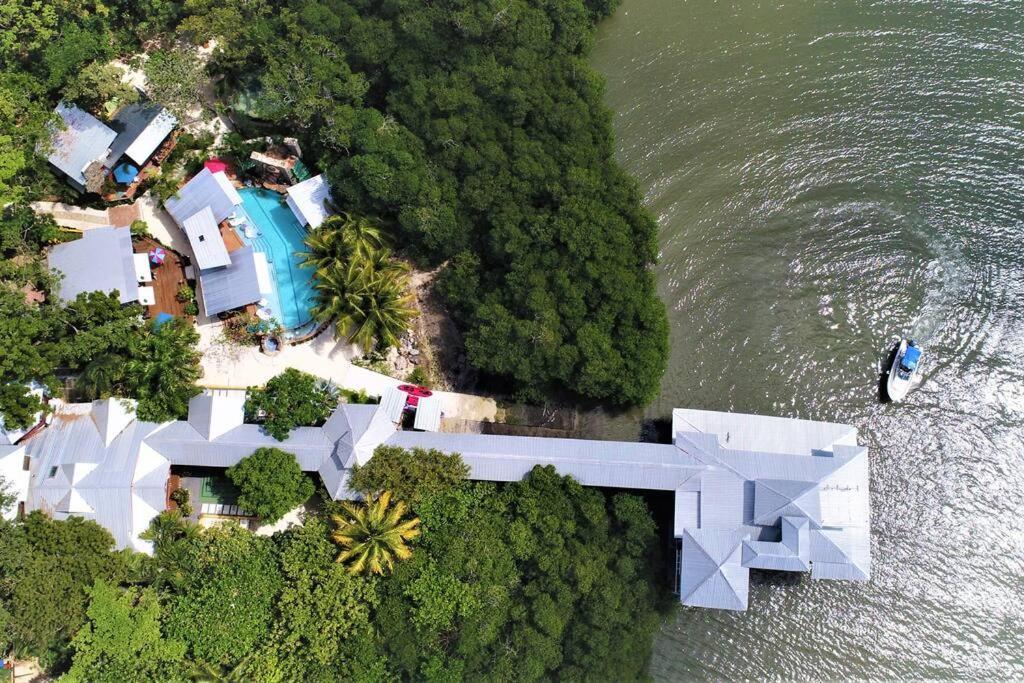 The Dock Resort Over Water Retreat West End Eksteriør bilde